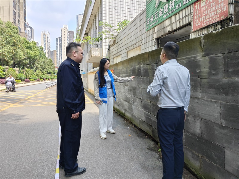 “危墙”变“新墙”，网格邻长为居民筑起安心墙